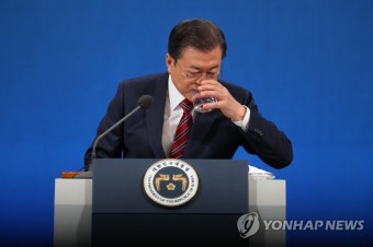 신년 기자회견 참석한 문재인 대통령