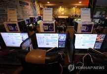 벼랑 끝 PC방 업주의 점등시위