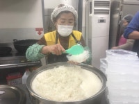 [#나눔동행] 봉사는 나의 힘…37년째 나누는 우영순씨