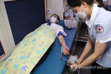 헌혈하는 우상호