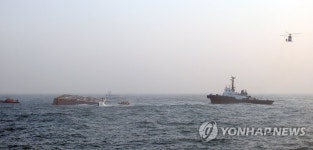 군산 십이동파도 해상서 승선원 1명 탄 바지선 전복