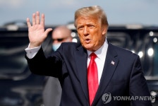 트럼프 임기 막판 정치활동위원회에 현금 350억원 쌓아둬
