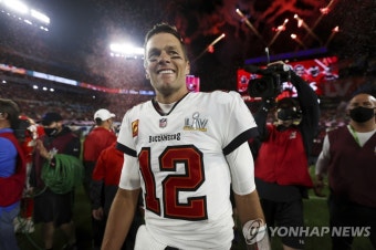 NFL 탬파베이 슈퍼볼 정상…브래디, 개인 통산 7번째 우승반지