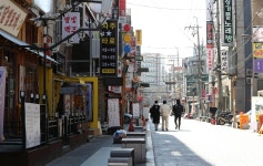 개강 앞뒀지만 발길 끊긴 대학가 상권 암울…상가·원룸 텅텅