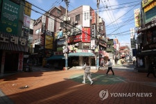 개강 앞뒀지만 발길 끊긴 대학가 상권