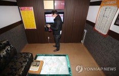 손님맞이 준비에 바쁜 노래연습장
