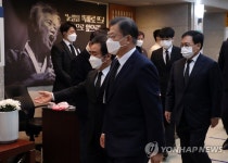 백기완 선생 빈소 들어서는 문재인 대통령