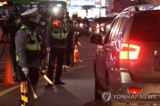 신사역사거리서 음주단속 중
