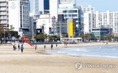 바닷바람 쐬러 나온 포항시민