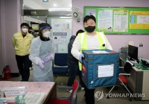 부산진구보건소에 옮겨지는 코로나19 백신