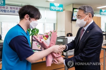 현역 가능해진 입영 대상자 격려하는 병무청장