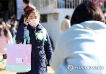 첫 등교 기념촬영