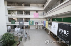 새내기 모집하던 학생회관은 코로나에 올해도 썰렁