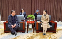 北인사, 中측과 건설자재 논의…양회 후 북중교역 재개되나