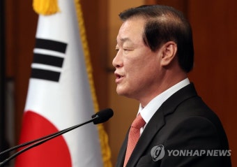 문 대통령, 윤석열 총장 사의 수용