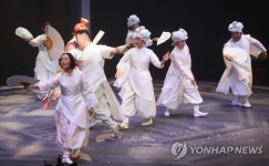 초연 앞둔 국립창극단 나무, 물고기, 달