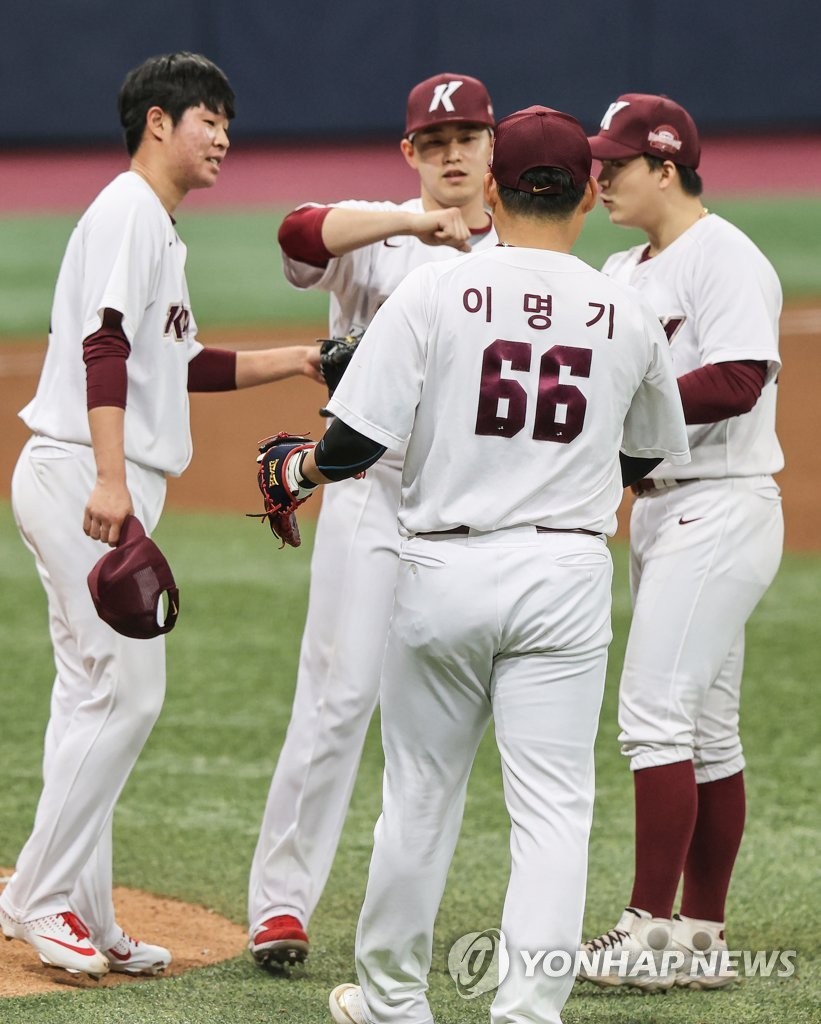 키움, KIA에 7연승 무사 만루 위기 막고 승리 선점, 라울 알칸타라 무실점 호투로 2연승 이끌다