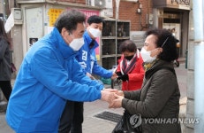 이낙연, 강북종합시장 방문