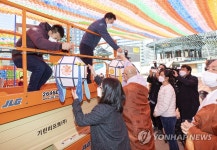 미얀마의 민주화 성취를 기원하는 연등