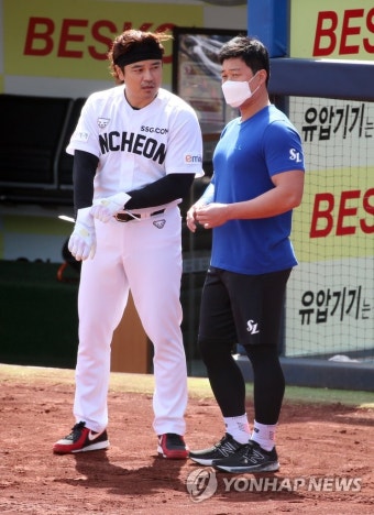 얘기 나누는 추신수·오승환
