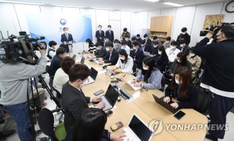 '한명숙 사건' 관련 브리핑하는 류혁 감찰관