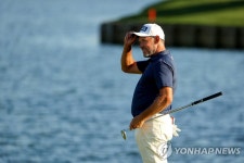 노익장 웨스트우드, 8일 연속 골프 라운드 강행군