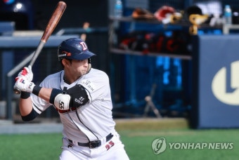 강승호, 두산 유니폼 입고 다시 그라운드에
