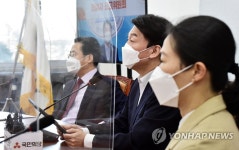 기자회견하는 안철수 대표