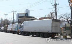 스쿨존 초등생 사망 초교 앞 지나가는 화물차들