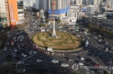 울산 공업탑 로터리 둘러싼 선거운동원들