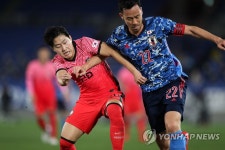 공 다투는 이강인