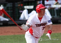 적시타 치는 최형우