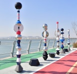 석양보며 즐기세요 부산 강변대로 산책로 조형물 설치