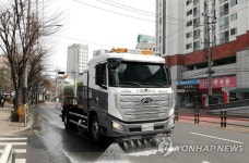 양천구, 미세먼지 저감을 위한 살수·분진흡입 청소차량 작업