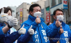김영춘, 이광재 의원과 엄지 척