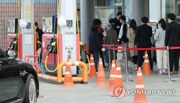 가까운 주유소로, 가까운 투표소로