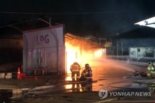 [1보] 광주서 LPG 충전소 폭발 후 화재…진화 중