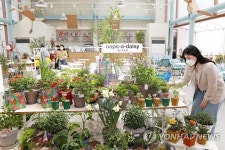 롯데백화점 소공원, 안산점에 정원식 카페 선보여