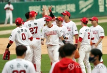 SSG 랜더스, 롯데 상대로 홈 개막전 5-3 승리