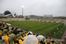경기 펼쳐지는 광주축구전용구장
