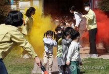 입·코 막고 대피하세요 어린이집 화재대피훈련
