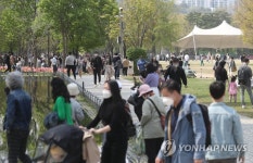 화창한 휴일, 서울숲 찾은 시민들