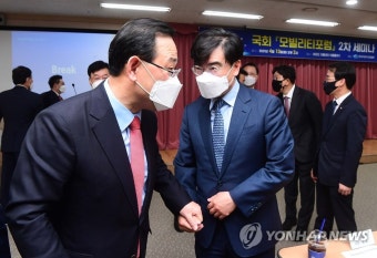 인사나누는 주호영 권한대행과 공영운 현대차 사장