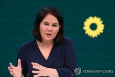 메르켈 후계경쟁…독일 녹색당 첫 여성총리후보 40세 배어복(종합)