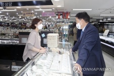 광주 금호월드 상인들 만나는 우원식