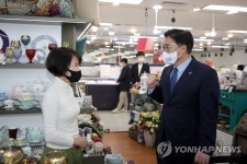 광주 금호월드 상인들 만나는 우원식