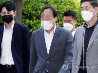 30억원대 시세차익 전 인천시의원 영장실질심사 출석