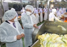 김치공장 방문한 이성희 농협중앙회장