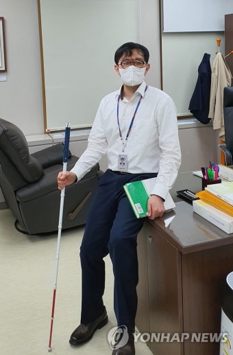 시각장애인 김동현 판사