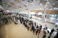 김포공항 국내선 청사에 늘어선 줄